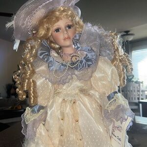 Augusta 18" Tall Victorian All Season's Duck House Heirloom Dolls